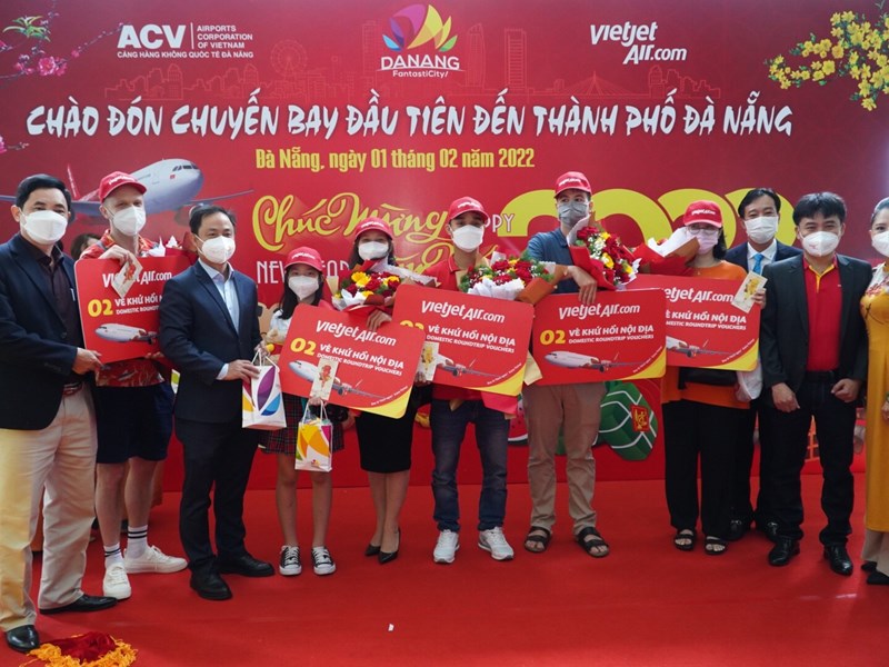 Du khách nhộn nhịp trên các đường tour du xuân - Anh 5
