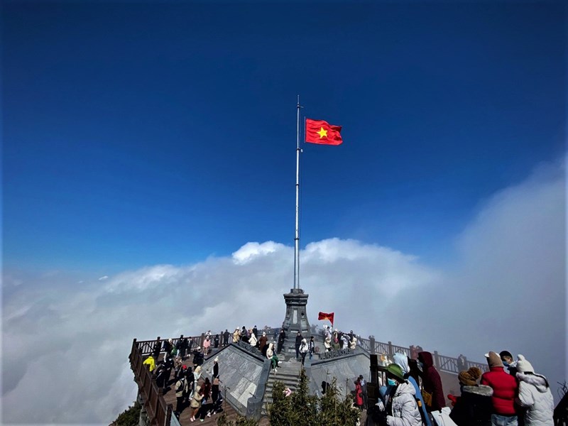 Nhiều điểm đến lượng khách tăng mạnh và kín phòng khách sạn - Anh 1