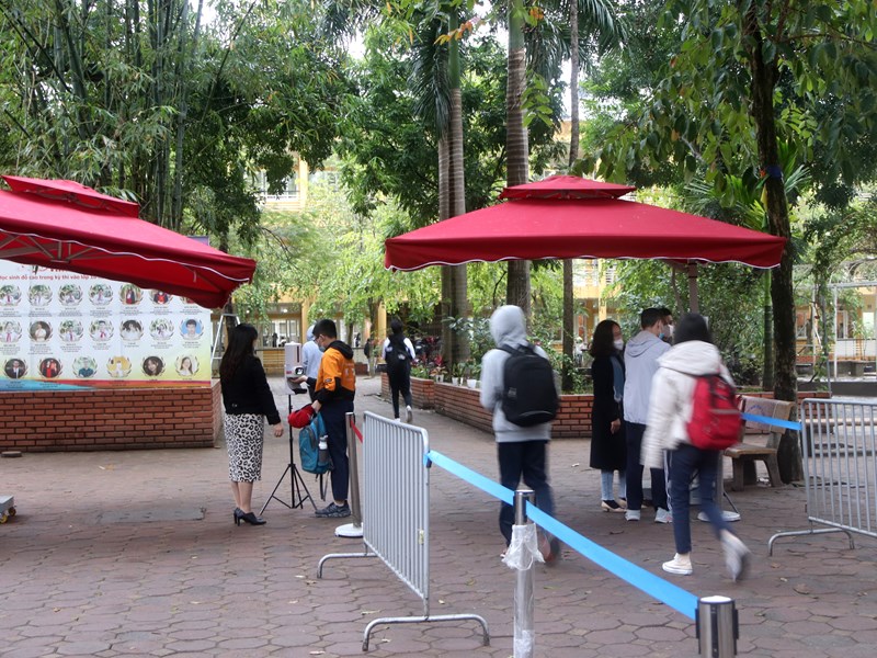 Học sinh Hà Nội háo hức trở lại trường - Anh 4