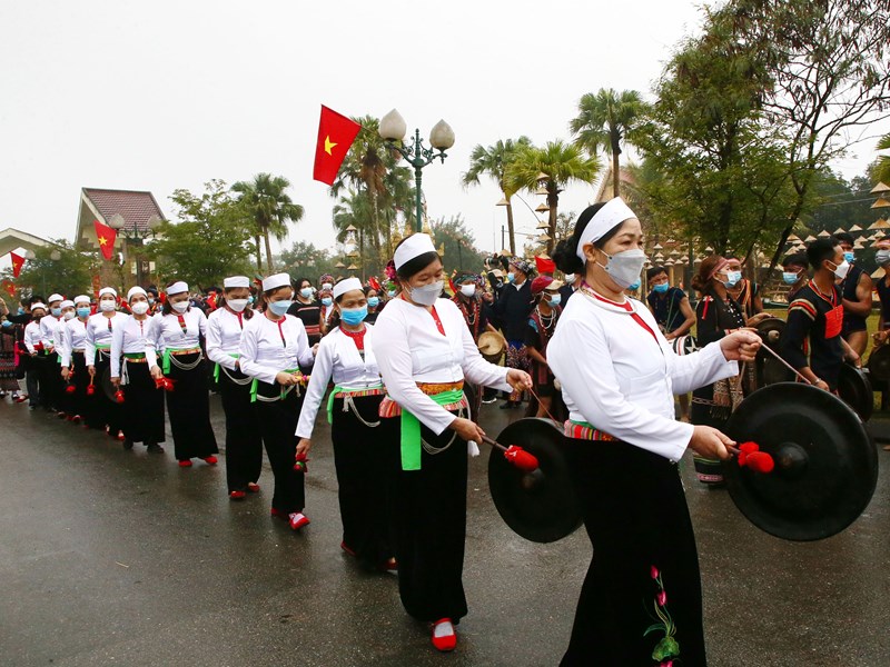 Chủ tịch nước: Nền văn hiến kỳ vĩ của dân tộc Việt Nam được tạo nên bởi 54 dân tộc anh em đoàn kết, gắn bó với nhau - Anh 8