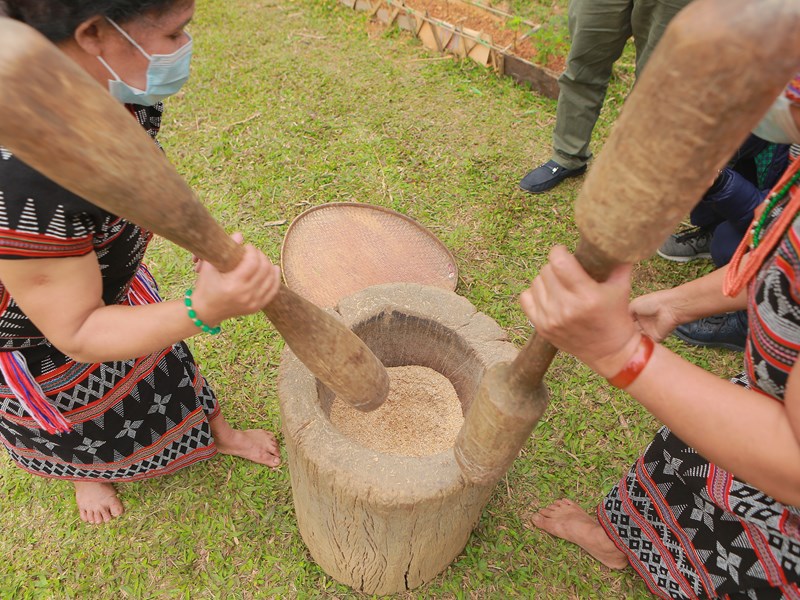 Bánh “tình yêu” của đồng bào Tà Ôi - Anh 3