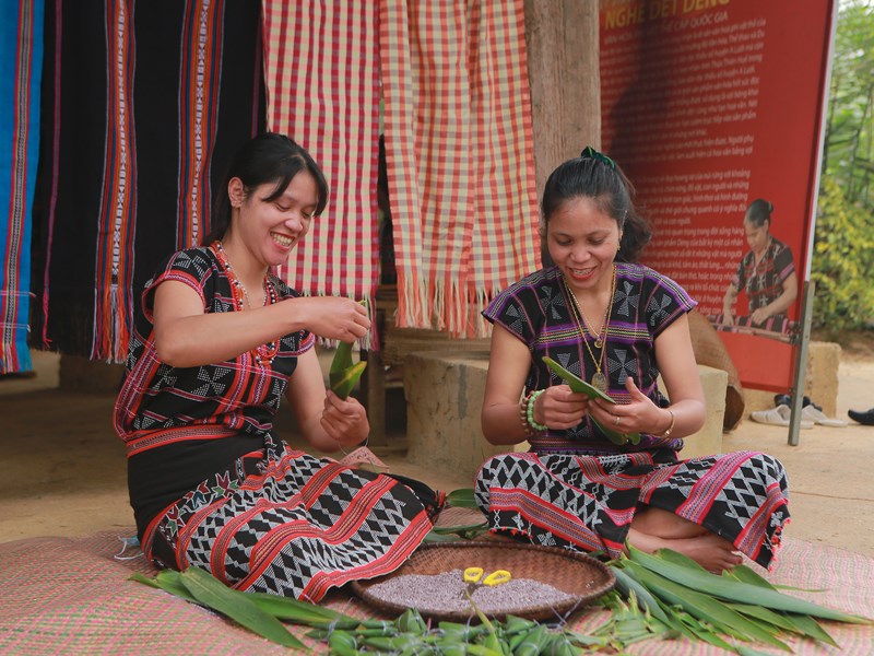 Bánh “tình yêu” của đồng bào Tà Ôi - Anh 6