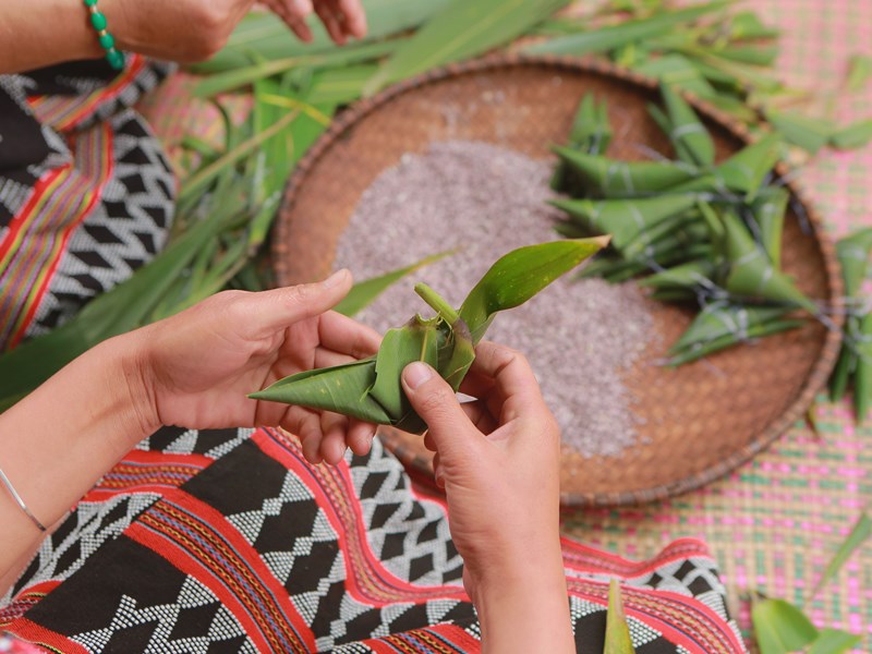 Bánh “tình yêu” của đồng bào Tà Ôi - Anh 7