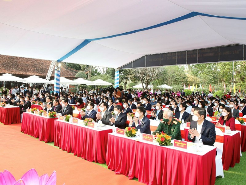 Lễ phát động triển khai chủ đề công tác năm 2022 của Ngành VHTTDL: Hoàn thiện nhân cách con người trong văn hóa và bằng văn hóa - Anh 6