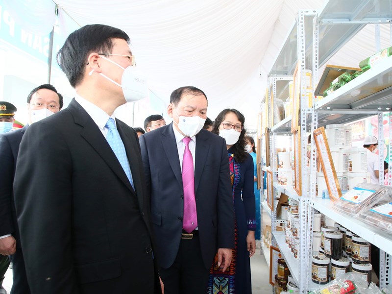 Toàn văn bài phát biểu của Bộ trưởng Nguyễn Văn Hùng tại Lễ phát động triển triển khai Chủ đề công tác năm 2022 của Ngành VHTTDL - Anh 4