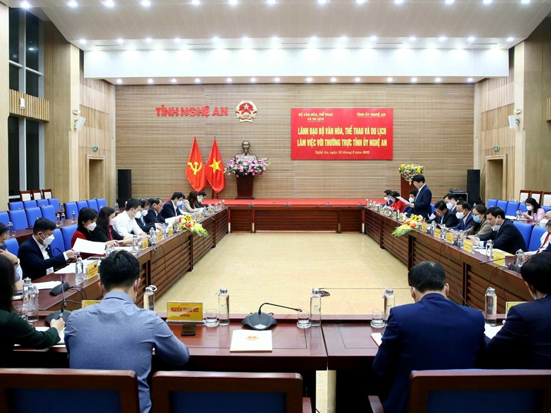 Bộ trưởng Nguyễn Văn Hùng: Nghệ An cần chú ý nhiều hơn đến giá trị văn hóa quê hương, con người xứ Nghệ - Anh 1