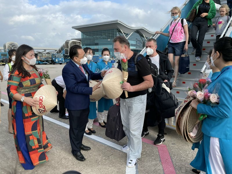 Bộ VHTTDL ban hành phương án mở cửa lại hoạt động du lịch trong điều kiện bình thường mới - Anh 1