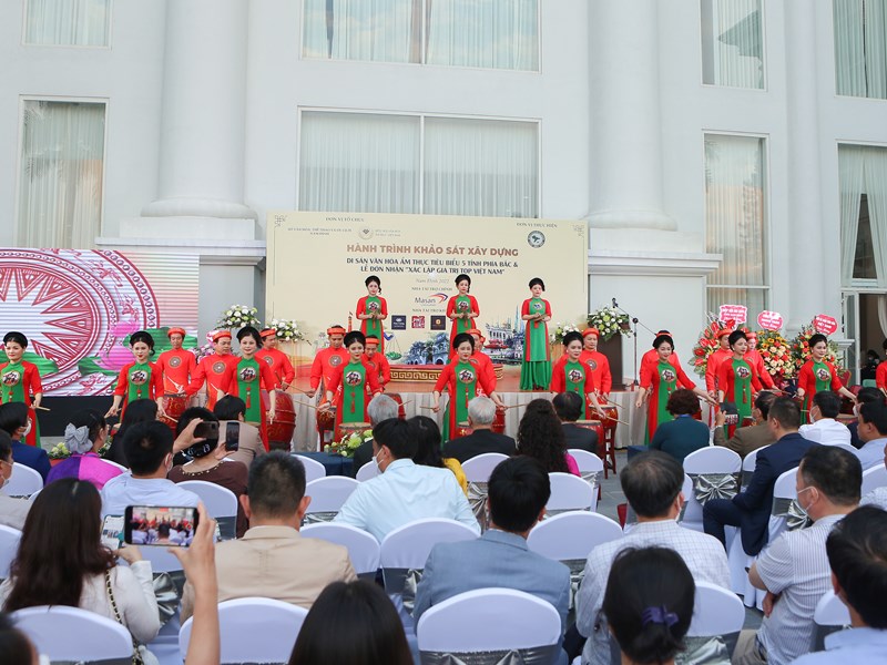 Hiện thực hóa dự án 100 món ẩm thực tiêu biểu Việt Nam - Anh 2