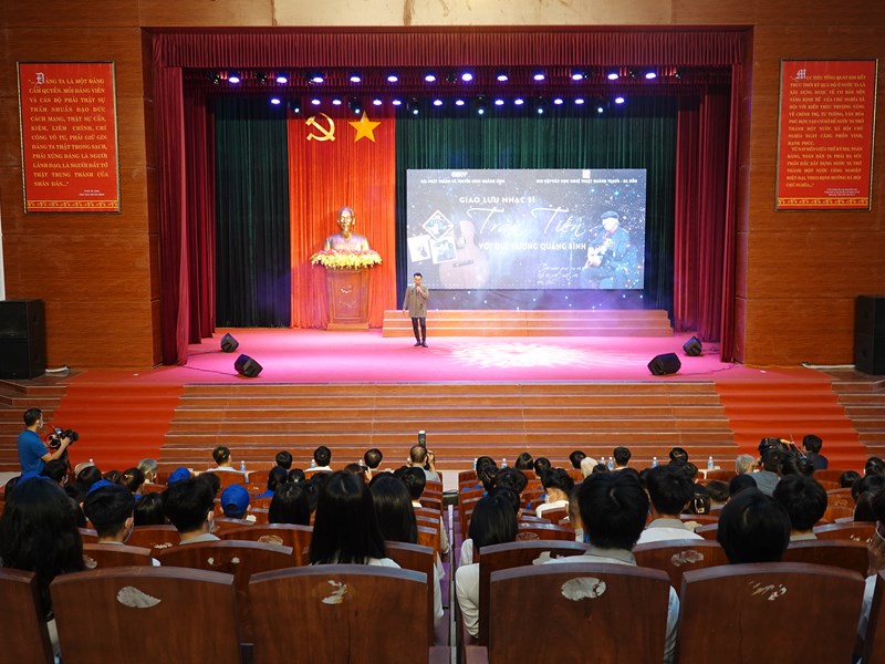 Nhạc sĩ Trần Tiến giao lưu với quê hương Quảng Bình - Anh 3