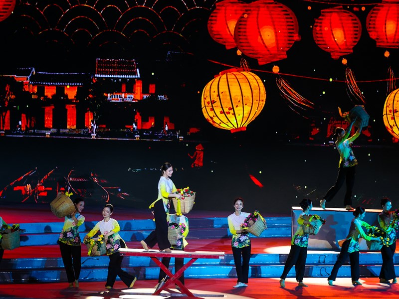 Thủ tướng: Lễ khai mạc Năm Du lịch quốc gia là sự kiện quan trọng, đánh dấu cho hoạt động mở cửa du lịch trở lại - Anh 4