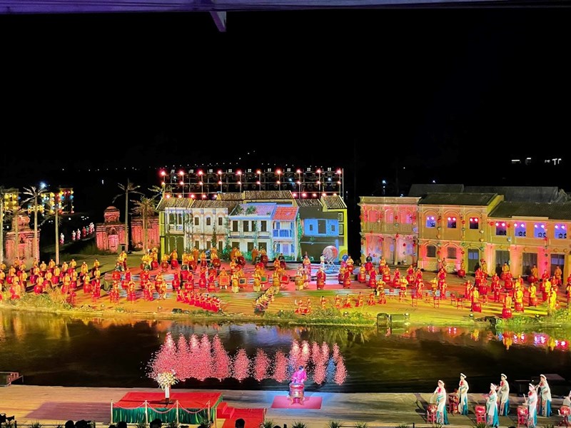 Thủ tướng: Lễ khai mạc Năm Du lịch quốc gia là sự kiện quan trọng, đánh dấu cho hoạt động mở cửa du lịch trở lại - Anh 5