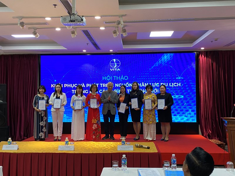 Tập hợp nguồn nhân lực để phục hồi và phát triển du lịch - Anh 5