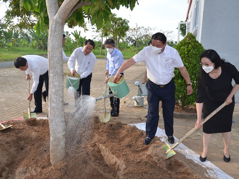 Bộ trưởng Nguyễn Văn Hùng: Các đơn vị trực thuộc Bộ tại TP Cần Thơ phải lan tỏa thương hiệu toàn ngành nơi vùng đất phương Nam - Anh 3