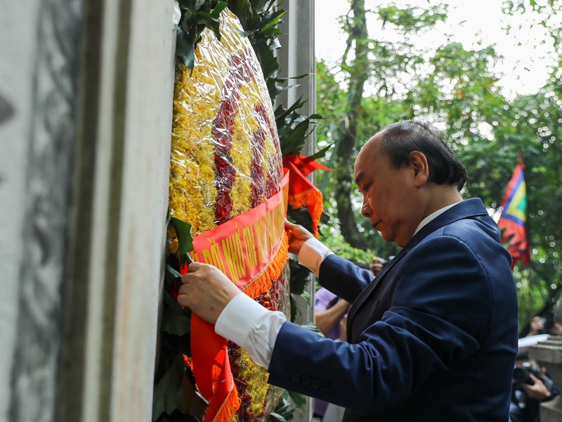Chủ tịch nước dâng hương tưởng niệm các Vua Hùng - Anh 8