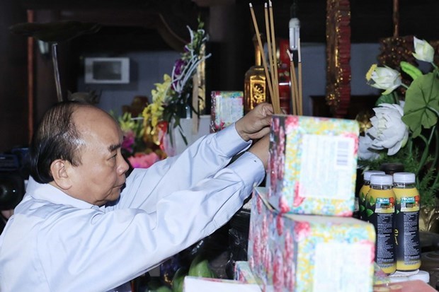 Chủ tịch nước dâng hương tưởng niệm các Vua Hùng - Anh 10