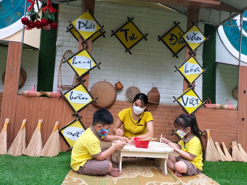 Mỗi ngày đến trường là một ngày vui - Anh 9