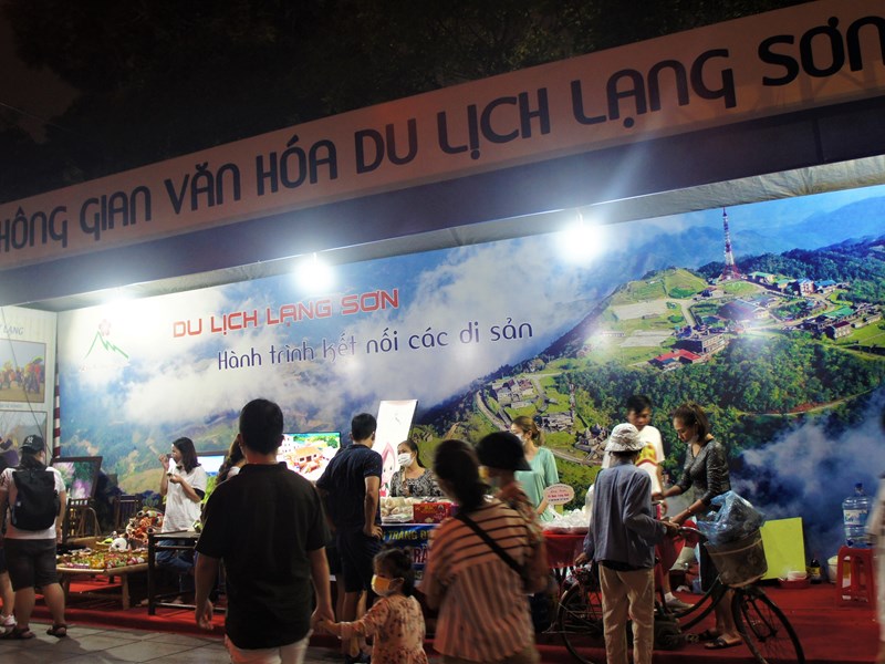 Hang van nguoi tham du Tuan van hoa du lich 6 tinh Viet Bac - Anh 6