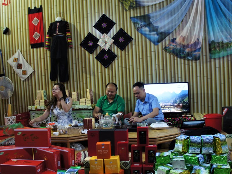 Hang van nguoi tham du Tuan van hoa du lich 6 tinh Viet Bac - Anh 7