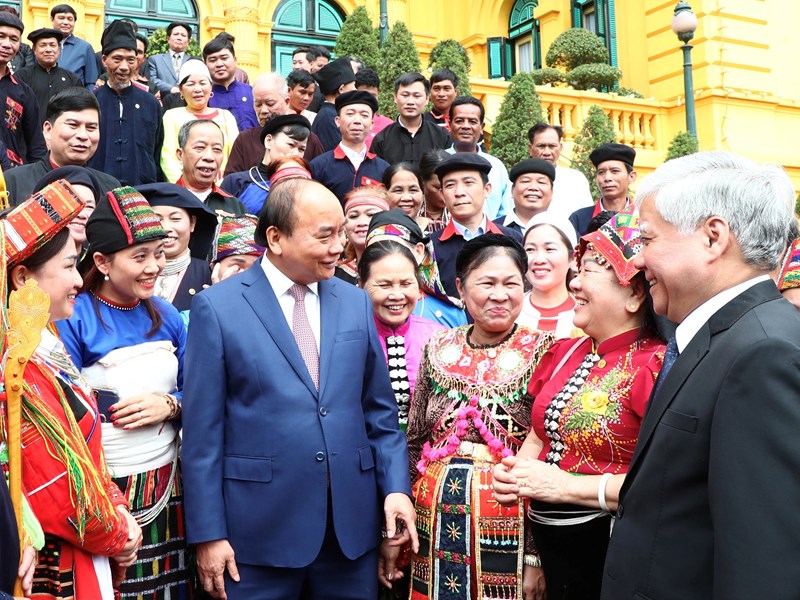 Chủ tịch nước: Tạo điều kiện để những người “giữ lửa” ở các bản làng phát huy bản sắc văn hóa dân tộc - Anh 1