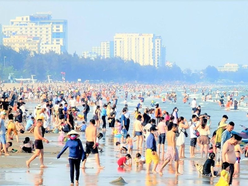 Dịp lễ 30.4: Sầm Sơn tích hợp 131 camera giám sát, phạt nguội hành vi 'chặt chém' - Anh 1