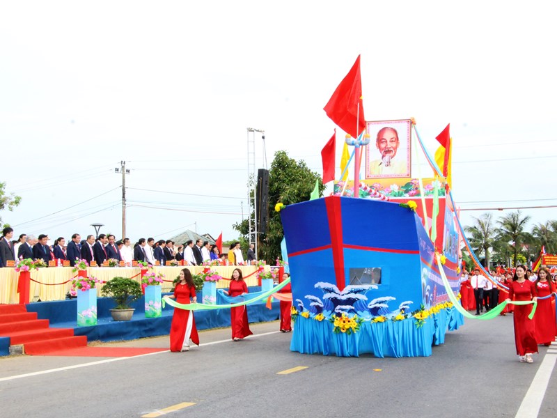 Lễ thượng cờ “Thống nhất non sông” và diễu binh, diễu hành tại Khu di tích lịch sử quốc gia đặc biệt Đôi bờ Hiền Lương – Bến Hải - Anh 6