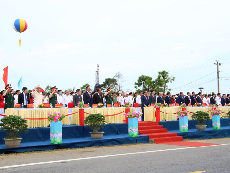 Lễ thượng cờ “Thống nhất non sông” và diễu binh, diễu hành tại Khu di tích lịch sử quốc gia đặc biệt Đôi bờ Hiền Lương – Bến Hải - Anh 3