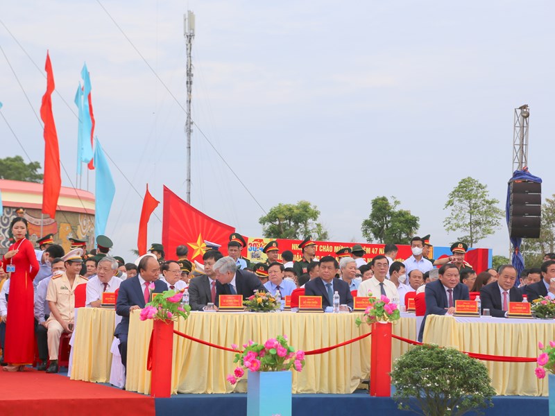 Lễ thượng cờ “Thống nhất non sông” và diễu binh, diễu hành tại Khu di tích lịch sử quốc gia đặc biệt Đôi bờ Hiền Lương – Bến Hải - Anh 2