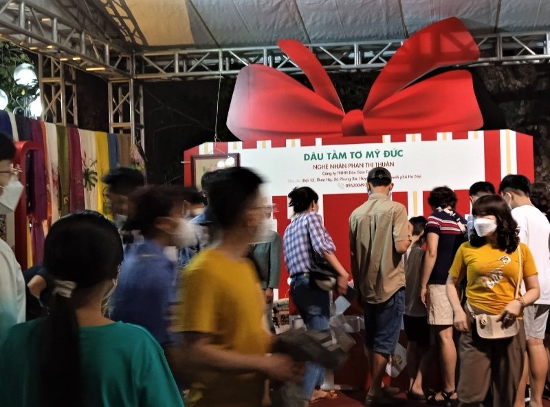 Nhộn nhịp Lễ hội quà tặng du lịch Hà Nội - Anh 4