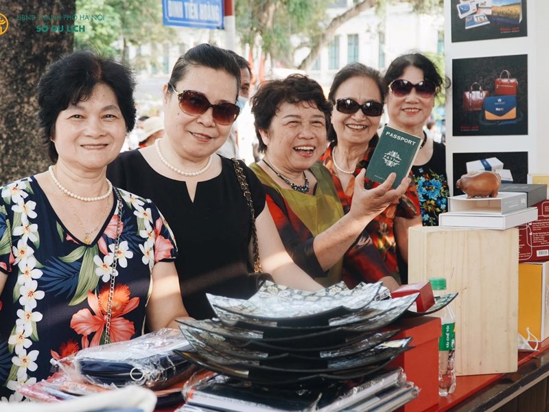 Lễ hội quà tặng du lịch Hà Nội 2022 thu hút 65.000 lượt người tham dự - Anh 2