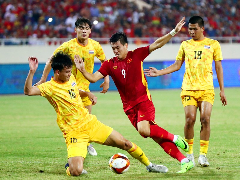 Bóng đá: Nơi gắn kết triệu con tim - Anh 4