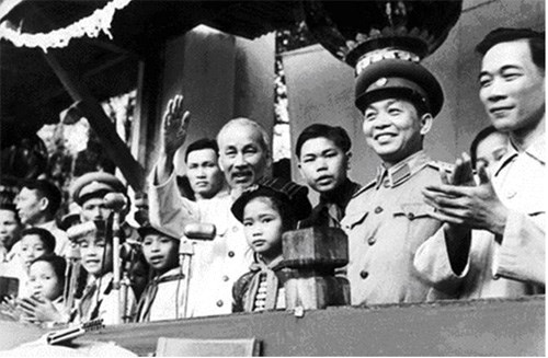 Tổ chức nhiều hoạt động văn hoá, nghệ thuật kỷ niệm 65 năm Ngày Bác Hồ về thăm Quảng Bình - Anh 1