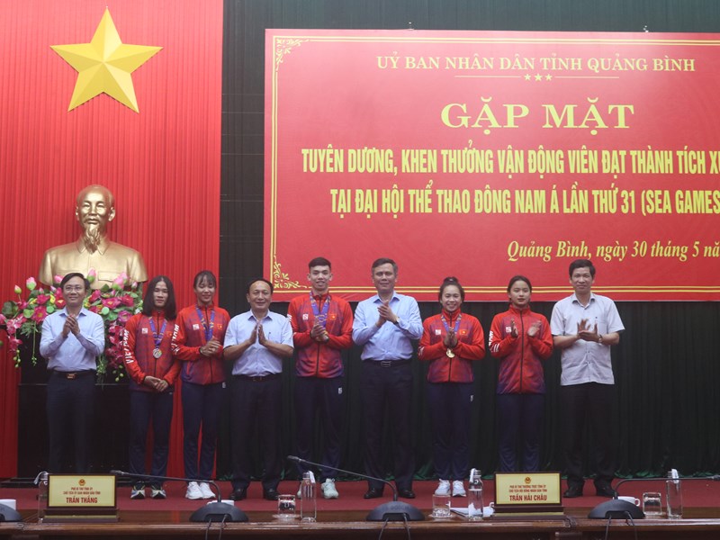 Quảng Bình vinh danh các VĐV đạt thành tích xuất sắc tại SEA Games 31 - Anh 1