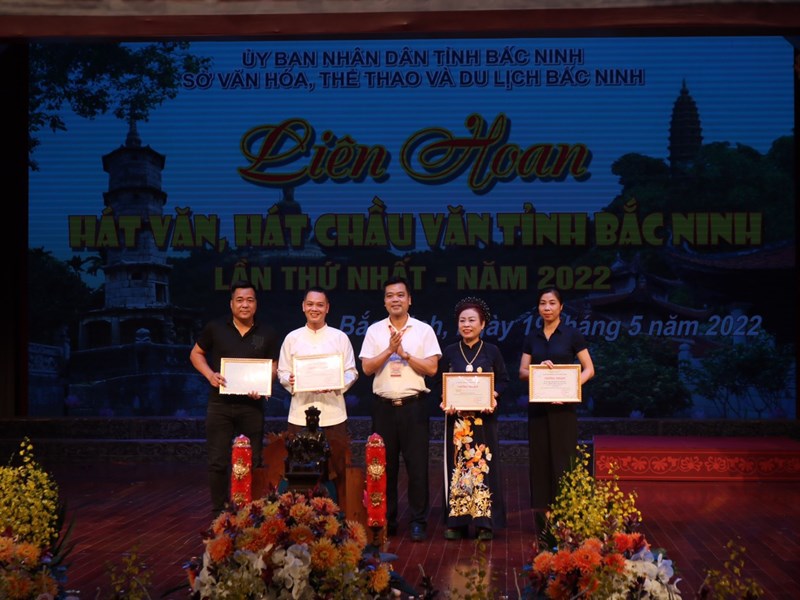 Người con làng Lạc Thổ gìn giữ, phát huy nét đẹp của tín ngưỡng thờ Mẫu - Anh 1