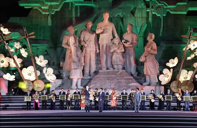 Lễ đón Bằng ghi danh Thực hành Then là Di sản văn hoá phi vật thể đại diện của nhân loại - Anh 4