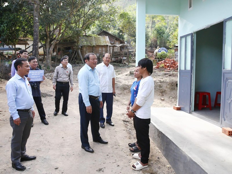 Tiếp xúc cử tri tại Kon Tum, Bộ trưởng Bộ VHTTDL Nguyễn Văn Hùng: Phải giữ cho bằng được văn hóa của đồng bào Xơ Đăng bản địa - Anh 13