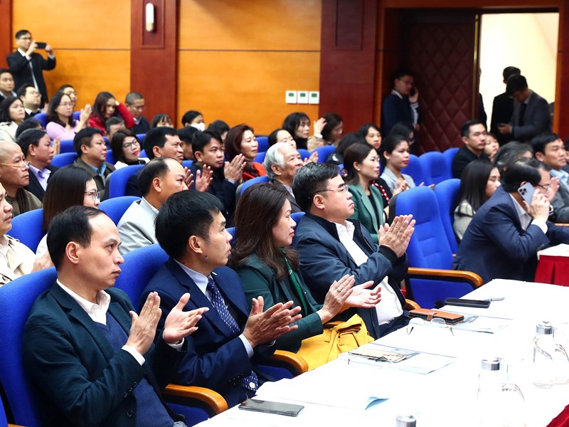 Bộ trưởng Nguyễn Văn Hùng: Văn hoá và công nghiệp văn hoá phải song hành cùng nền kinh tế thị trường, tạo ra lợi ích cho quốc gia - Anh 5