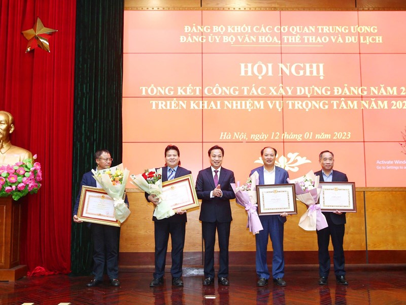 Bộ trưởng Nguyễn Văn Hùng: Cần làm tốt công tác tổ chức, phát huy vai trò gương mẫu của cán bộ, đảng viên - Anh 5