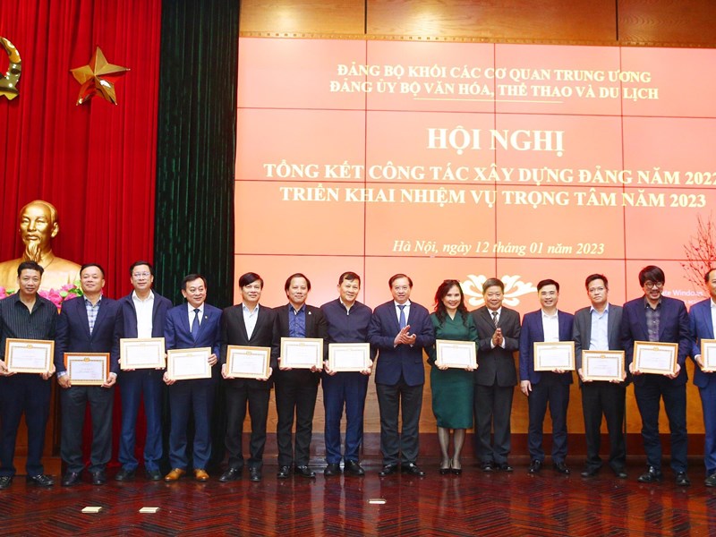 Bộ trưởng Nguyễn Văn Hùng: Cần làm tốt công tác tổ chức, phát huy vai trò gương mẫu của cán bộ, đảng viên - Anh 6