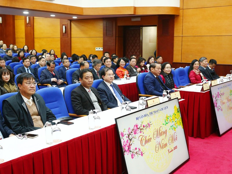 Bộ trưởng Bộ VHTTDL Nguyễn Văn Hùng: Quyết liệt hành động, thực hiện các nhiệm vụ đúng, trúng, kịp thời - Anh 2
