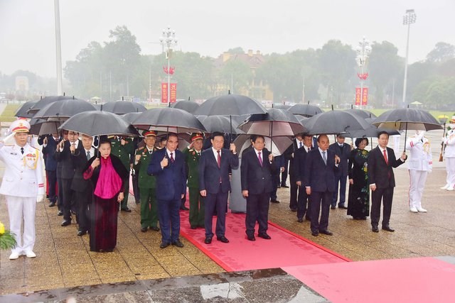 Lãnh đạo Đảng, Nhà nước vào Lăng viếng Chủ tịch Hồ Chí Minh; tưởng niệm các Anh hùng liệt sĩ - Anh 1