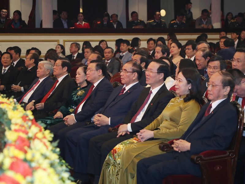 Chủ tịch Quốc hội: Báo chí tiếp tục sáng tạo những tác phẩm thực sự lay động, góp phần xây dựng “Ðảng ta là đạo đức, là văn minh” - Anh 2