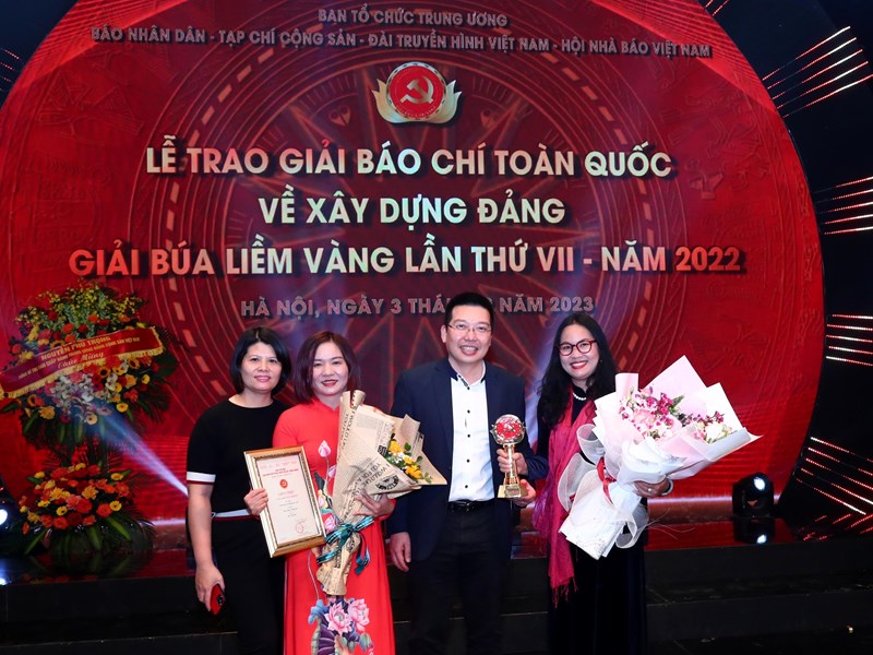 Chủ tịch Quốc hội: Báo chí tiếp tục sáng tạo những tác phẩm thực sự lay động, góp phần xây dựng “Ðảng ta là đạo đức, là văn minh” - Anh 10