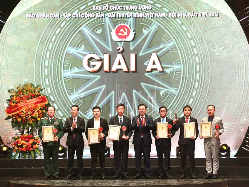 Chủ tịch Quốc hội: Báo chí tiếp tục sáng tạo những tác phẩm thực sự lay động, góp phần xây dựng “Ðảng ta là đạo đức, là văn minh” - Anh 3