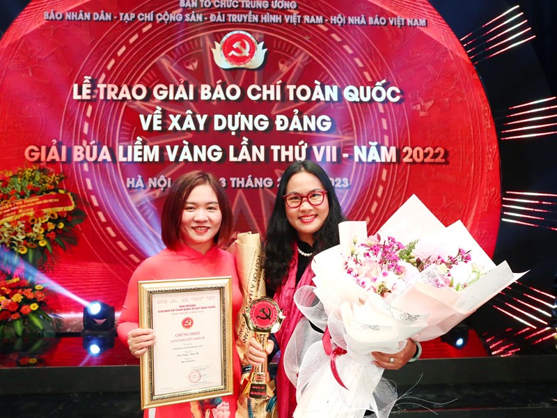 Chủ tịch Quốc hội: Báo chí tiếp tục sáng tạo những tác phẩm thực sự lay động, góp phần xây dựng “Ðảng ta là đạo đức, là văn minh” - Anh 11