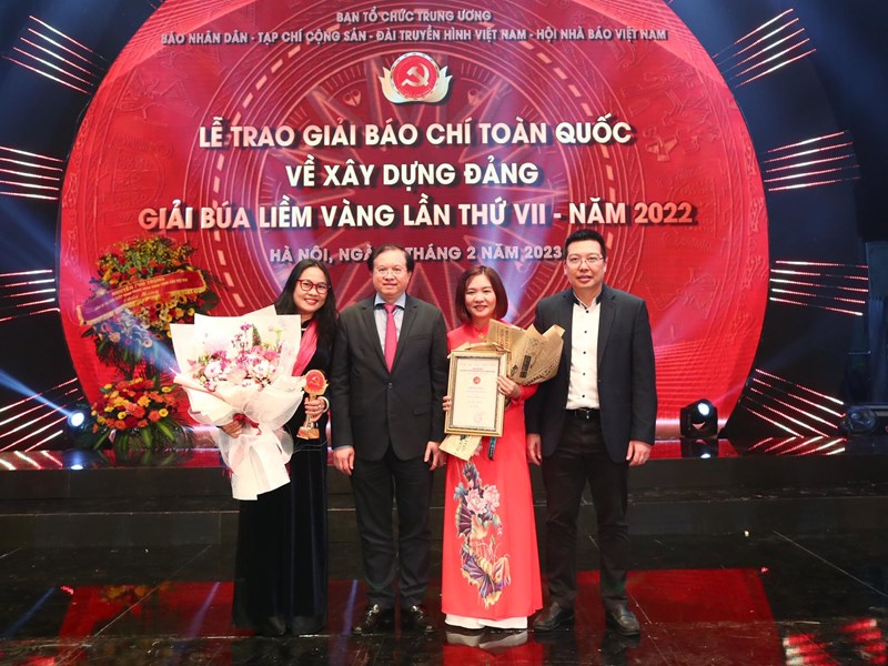 Chủ tịch Quốc hội: Báo chí tiếp tục sáng tạo những tác phẩm thực sự lay động, góp phần xây dựng “Ðảng ta là đạo đức, là văn minh” - Anh 7