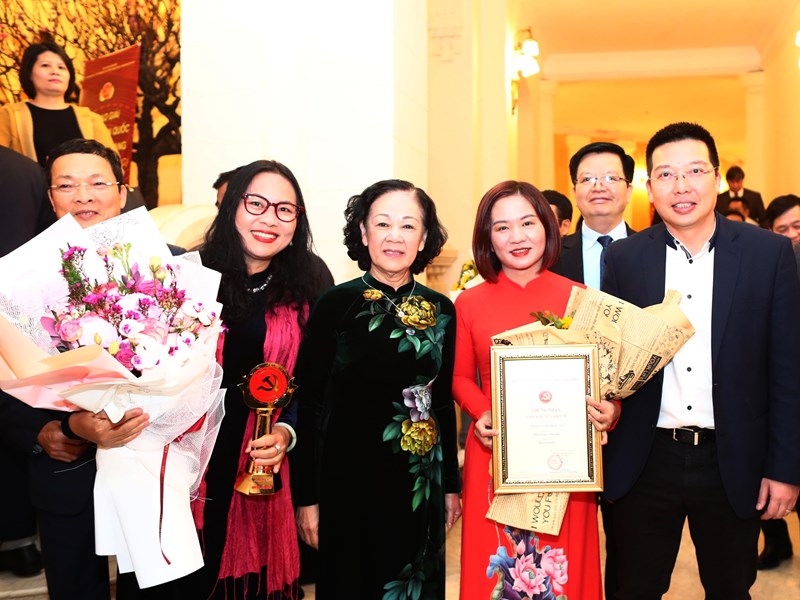 Chủ tịch Quốc hội: Báo chí tiếp tục sáng tạo những tác phẩm thực sự lay động, góp phần xây dựng “Ðảng ta là đạo đức, là văn minh” - Anh 6
