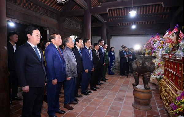Nghệ An trang trọng kỷ niệm 1310 năm khởi nghĩa Hoan Châu và đón nhận Bằng Di tích quốc gia đặc biệt Đền thờ vua Mai Hắc Đế - Anh 1