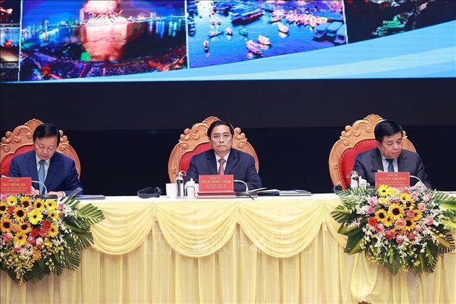 Hội nghị triển khai chương trình hành động về phát triển vùng Bắc Trung Bộ và duyên hải Trung Bộ - Anh 1