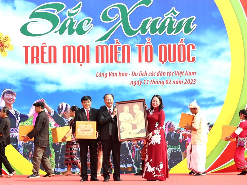 Quyền Chủ tịch nước Võ Thị Ánh Xuân: Đảng và Nhà nước luôn đặc biệt coi trọng vị trí, vai trò của văn hoá - Anh 6