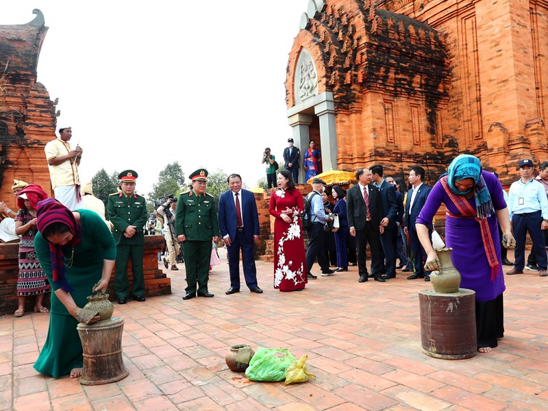 Quyền Chủ tịch nước Võ Thị Ánh Xuân: Đảng và Nhà nước luôn đặc biệt coi trọng vị trí, vai trò của văn hoá - Anh 12